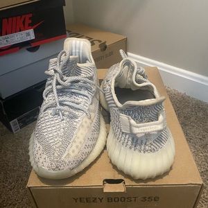 Yeezy 350 V2 static
